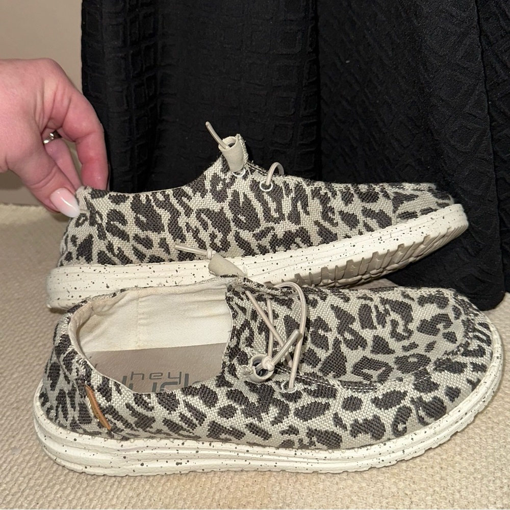 Size 8 woman’s Hey Dudes